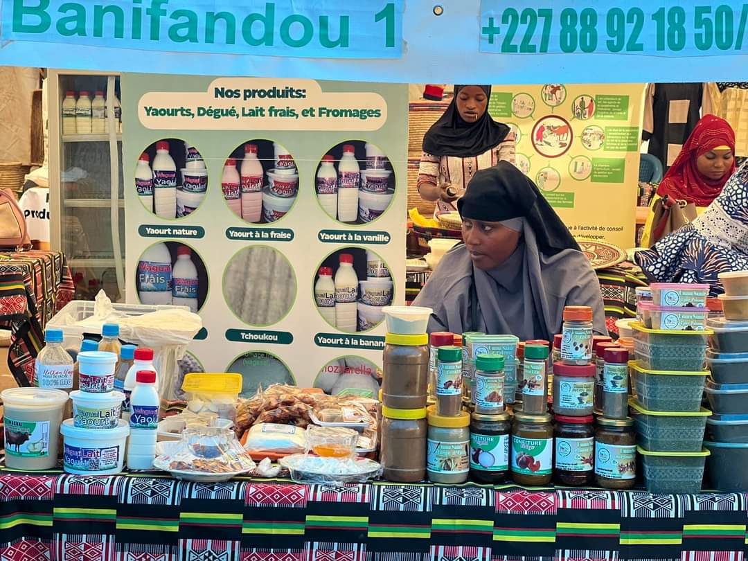 #Niger | Le <a href="/CensadExecutif/">CEN-SAD</a>, SEM Brigi Rafini a pris part, ce matin du dimanche 20.11.2022, à la cérémonie de lancement de la Semaine Africaine de l’Industrialision, couplée à l’ouverture du 1er Sommet des Femmes Africaines Transformatrices,au palais du 29 juillet de Niamey🇳🇪