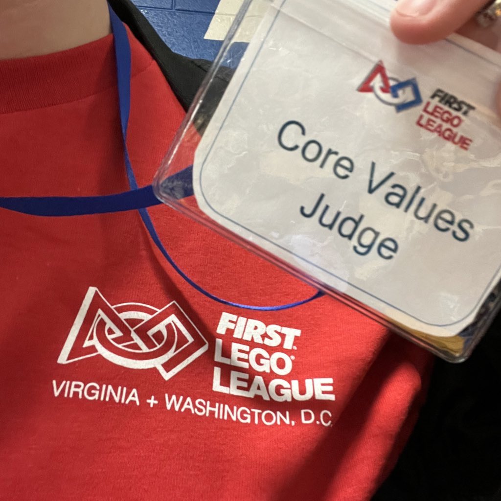 HiMrDavis's tweet photo. In middle school I built robots out of scrap metal, RC airplane servos, and motors from conveyor belts. They fought each other in a lexan cage. Today I’m on the other side of the competition, facilitating an event I wish I had when I was younger. Full circle. @firstlegoleague https://t.co/JFIWTsk8ZC