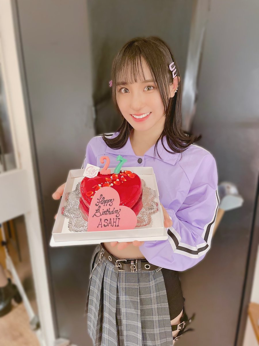 na_chan373's tweet photo. バースデーイベントめっちゃ楽しかった!!今年も色んなあさひちゃんが見れて、あさひちゃんの歌への想いがとても伝わる素敵なライブでした!
27歳の誕生日おめでとう!!
これからも応援しています!
#ATBD #ごまぷりん https://t.co/QBy5ZficpX