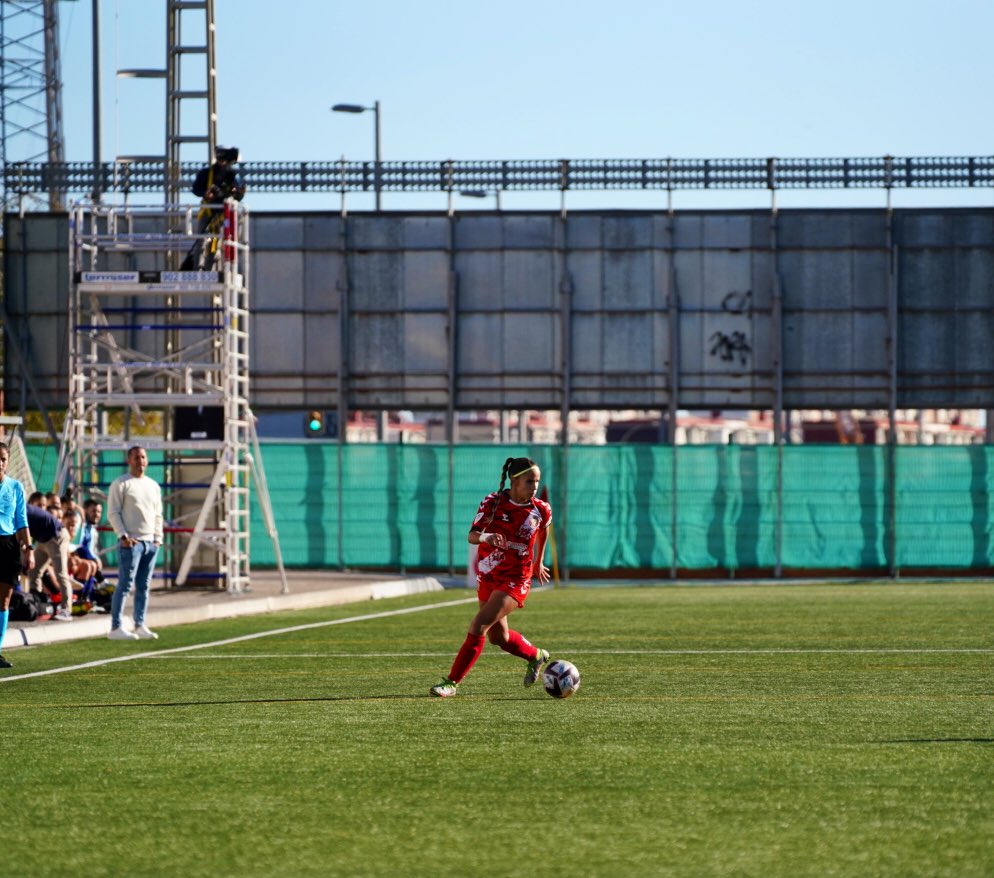 fcbadalonawomen's tweet photo. ¡Arranca la segunda mitad! 

#AúpaLevante | #LigaF https://t.co/E1MZ8veA0F