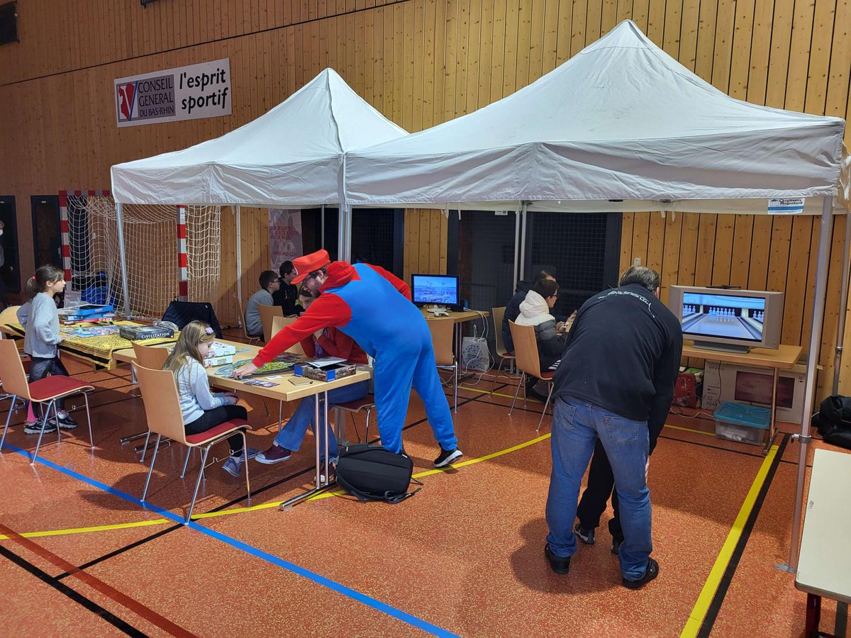 Gamerz_Voice's tweet photo. ❤️ 💛 💚 Nous étions ce dimanche au forum du jeu de Schirmeck la Broque organisé par l'association COLIBRI BRUCHE.
❤️ 💛 💚 Une journée durant laquelle nous avons eu en permanence une trentaine d'enfants qui sont venus jouer à nos différents jeux 

#mariokart #SmashBrosUltimate https://t.co/qKRLbASY9E