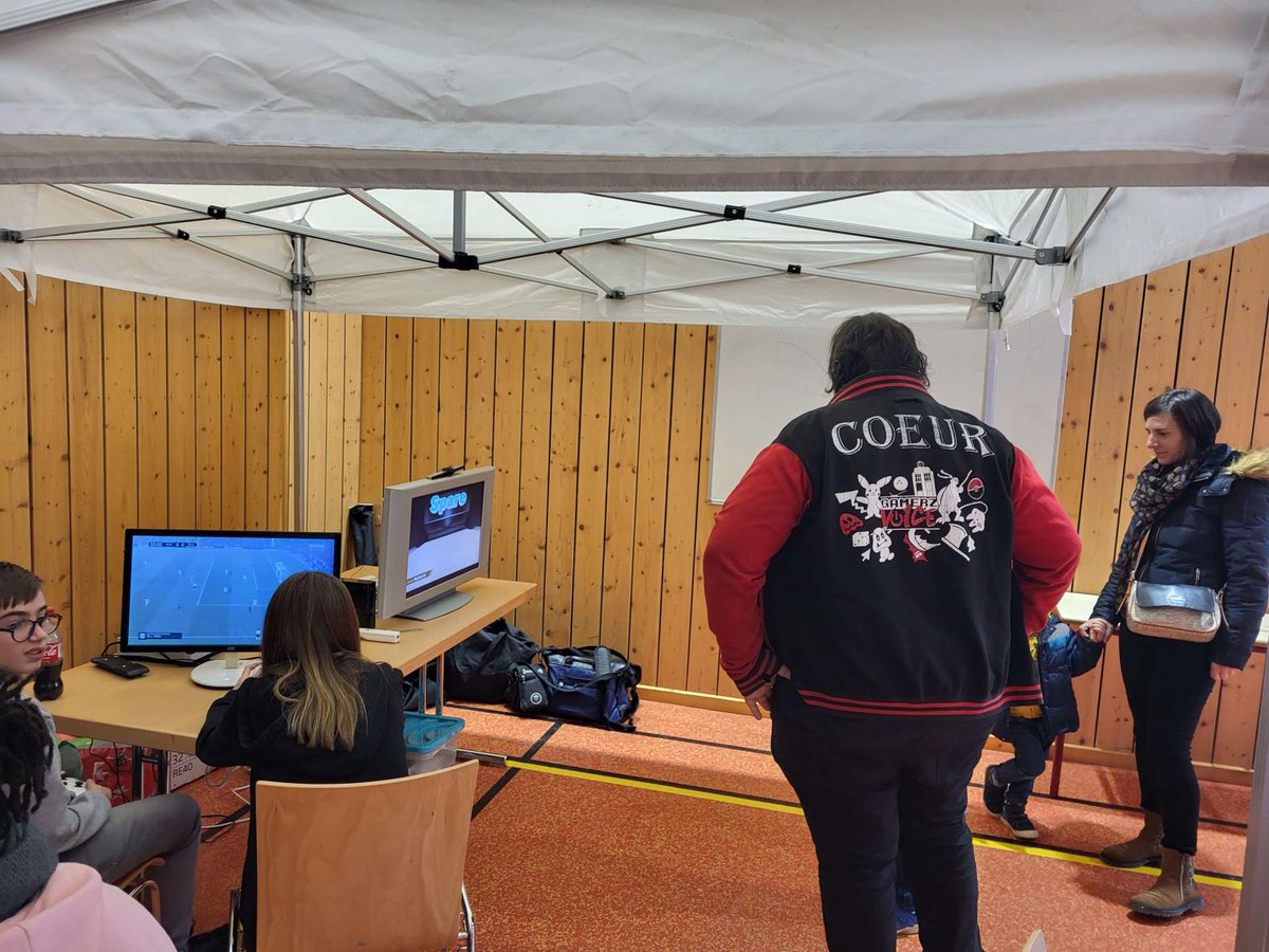 Gamerz_Voice's tweet photo. ❤️ 💛 💚 Nous étions ce dimanche au forum du jeu de Schirmeck la Broque organisé par l'association COLIBRI BRUCHE.
❤️ 💛 💚 Une journée durant laquelle nous avons eu en permanence une trentaine d'enfants qui sont venus jouer à nos différents jeux 

#mariokart #SmashBrosUltimate https://t.co/qKRLbASY9E