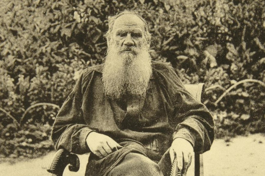 TristanBlumen's tweet photo. Idag 1910 dog också Tolstoj, medan han väntade på tåget. https://t.co/H4BEWrHS8Z