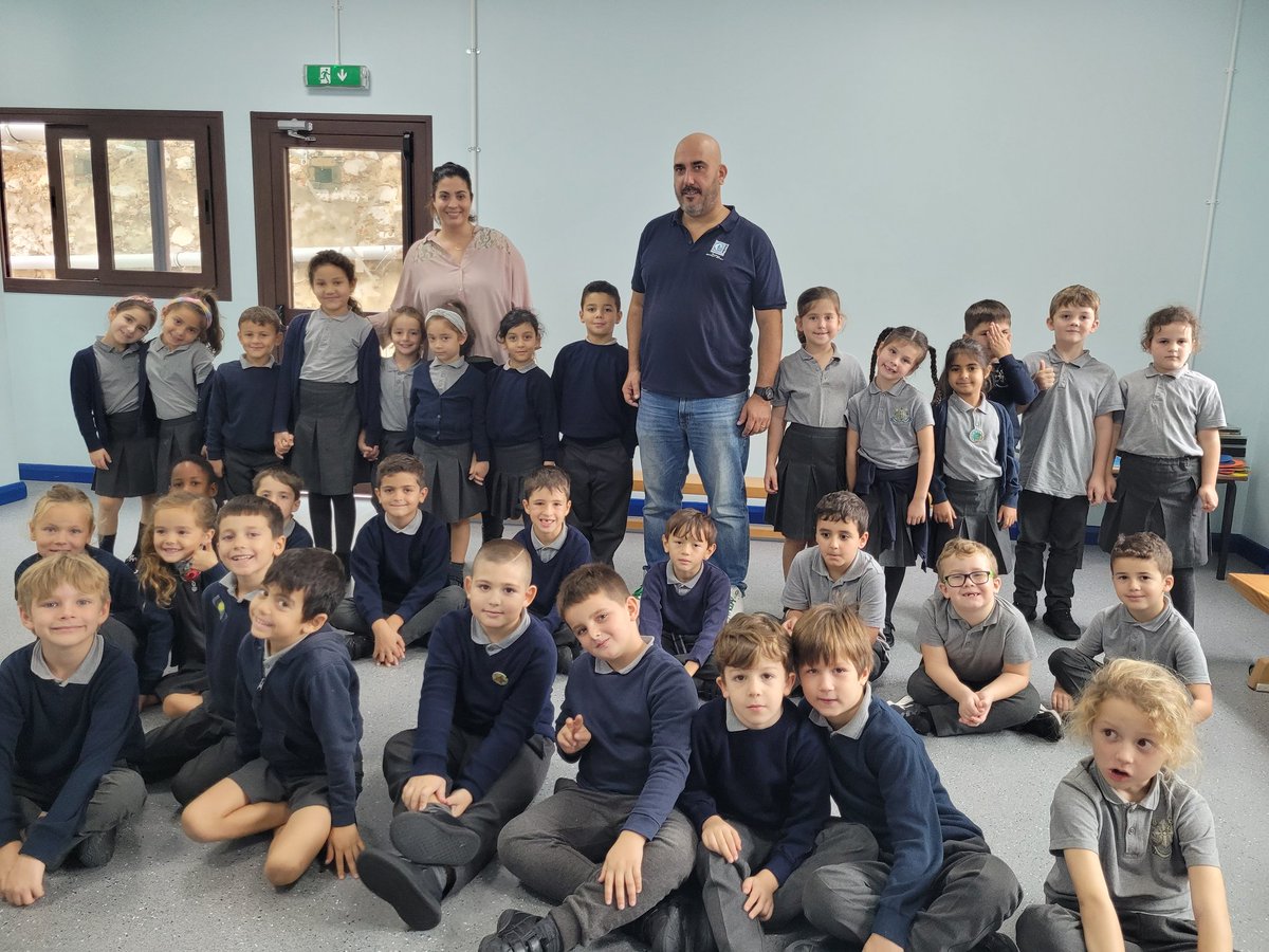 #GibraltarMarineScienceStudies 🇬🇮🐬 St Mary's Year 2 pupils were present for a talk on the dangers that plastic pollution cause in our oceans, also discussing ways in which we can each individually reduce our #PlasticFootprint 👣 #BeatPlasticPollution #VoluntaryScienceOutreach