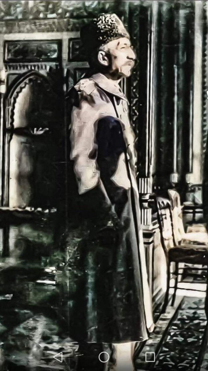 1 ✴️17 Kasım 1922... 
Ölüm tehditleri alarak, zorla vatanı terk etmek zorunda bırakılışının 100. yıldönümünde Vahdeddin Han'ı rahmetle anıyorum.