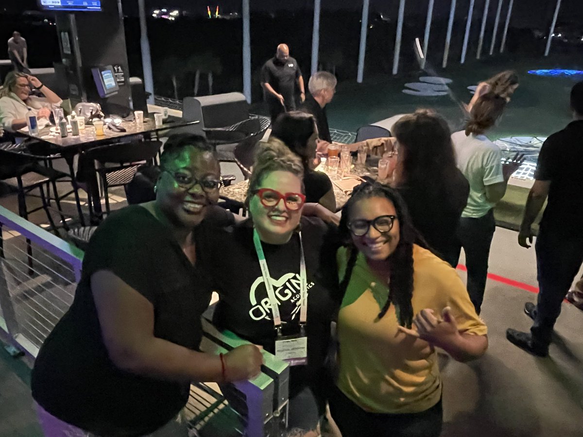 TruMediaHome's tweet image. I have so MANY things to be THANKFUL for, but 1 for this group of #AVTweeps was that even though I wasn’t at #Infocomm22 or #ISE2022 I was still able to meet some of you #irl for the first time!

@AlexisLaBroi @thesmoothfactor @Views_by_V @TammyFuqua3 @chris_neto @MeganADutta