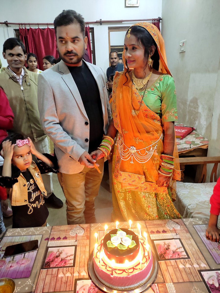 maurya_akshaya's tweet photo. Dear #Sudheer bhaiya and #kamni bhabhi, #happy_anniversary. Hope you have the best day ever, today and every other day. Happy anniversary to my favourite people in the world. It's love that makes a relation..It's relation that makes a family..It's #family that makes a home.. https://t.co/ECmbi9KzEt