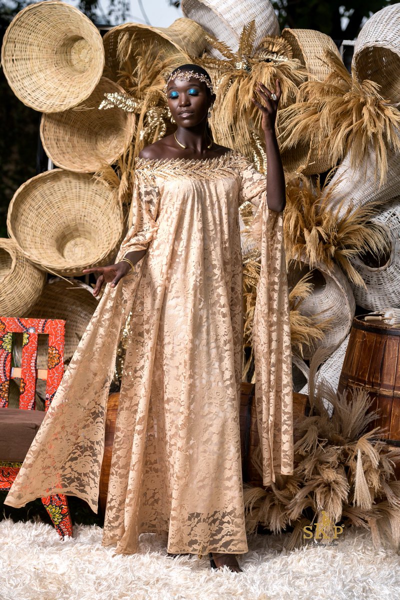 SKassami's tweet photo. Skp Gold/ Bronze confident Queen . Show up for a casual lunch looking different . https://t.co/AdZQPN5Jmc