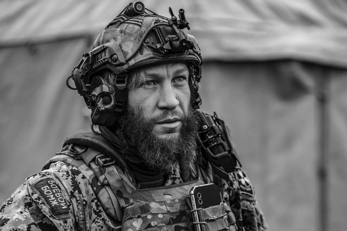 Парень погиб.(
Мотора напомнил.

Вечная память Героям.