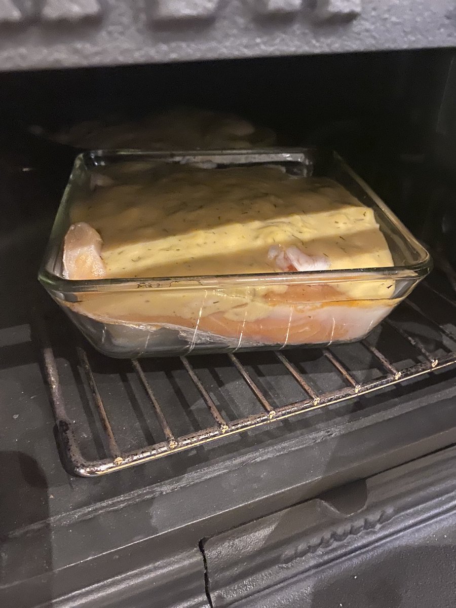 Gäller att använda vedspisen lite då och då så man har god rutin till den verkligen behövs 😊 #Prepared #prepping #beredskap