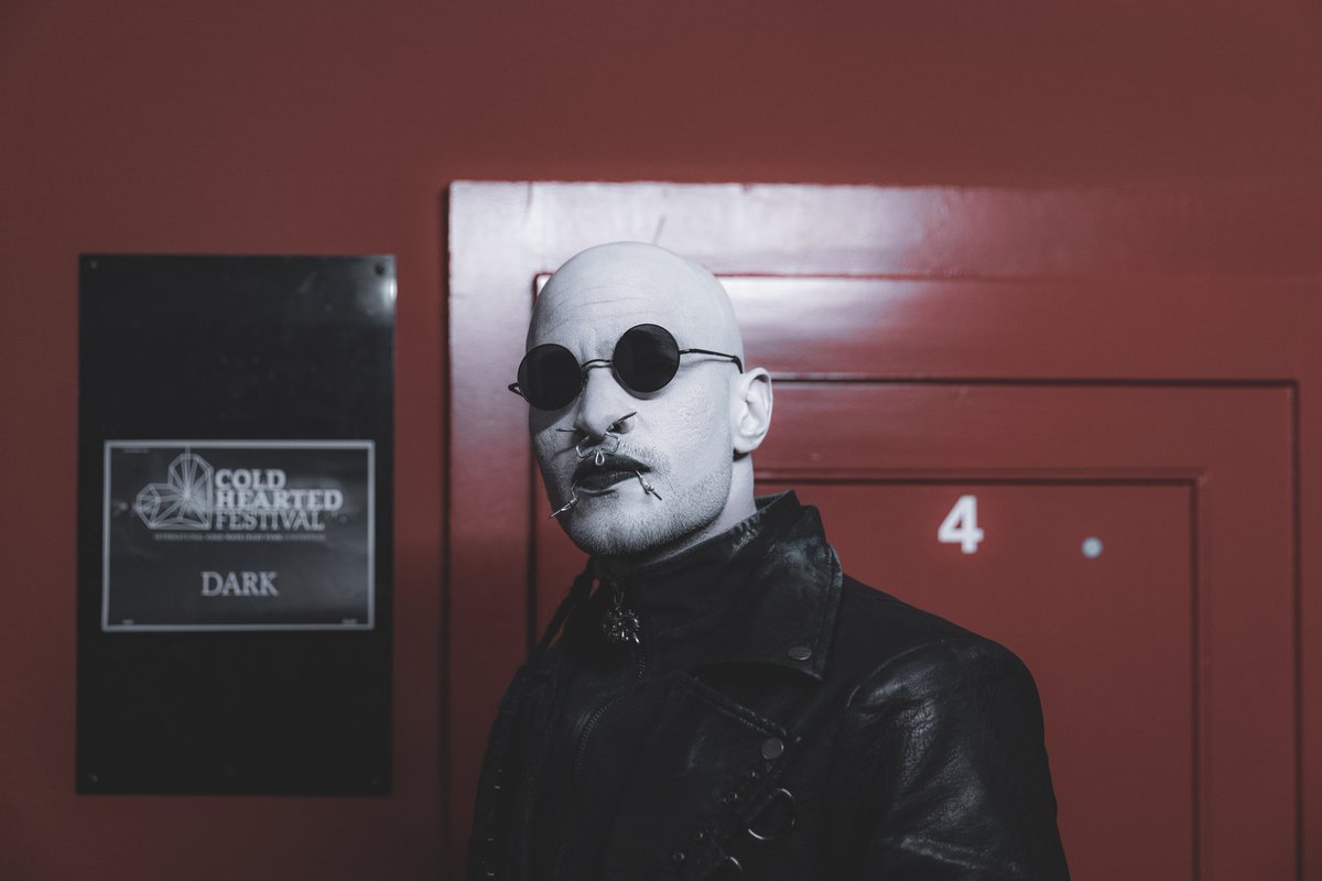 dark_darkwave's tweet image. DARK at Cold Hearted Festival 
📸 by Dennis von Menace

For Videos/Insta/Bandcamp/Spotify/Merch
linktr.ee/the.official.d…
#darkwave #postpunk #gothic