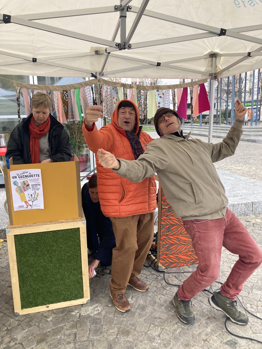 BrunoGa75's tweet photo. Gros réchauffements pour le Cafête aujourd’hui Place des Fêtes. Merci à nos visiteurs habitants. https://t.co/C7D0xVnI2g
