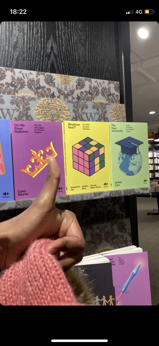 Oooh our <a href="/404Ink/">404 Ink</a> inklings are in <a href="/WaterstonesOxf/">Waterstones Oxford</a>! 😃 Thanks to our friend Shaumya who sent us this pic :)