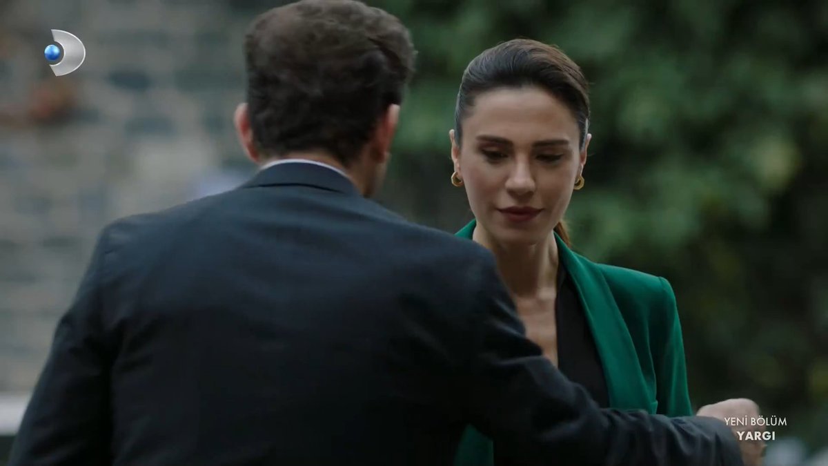 Seaspringslayy's tweet photo. Pars and Derya romance on the street 😏asjashas
#DePar https://t.co/rwTl5GkQWg