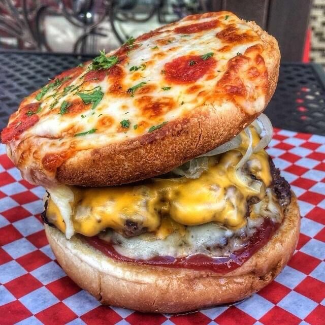 WHATSFORDlNNER's tweet photo. Pizza Burger…

Yes or No? 🤔 https://t.co/9NJmcas5d7