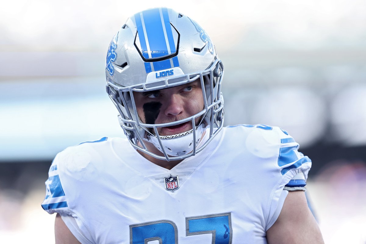 NFLonCBS's tweet photo. There's only one rookie with multiple sacks and interceptions this season.

Aidan Hutchinson https://t.co/Wc5K3c1cTL