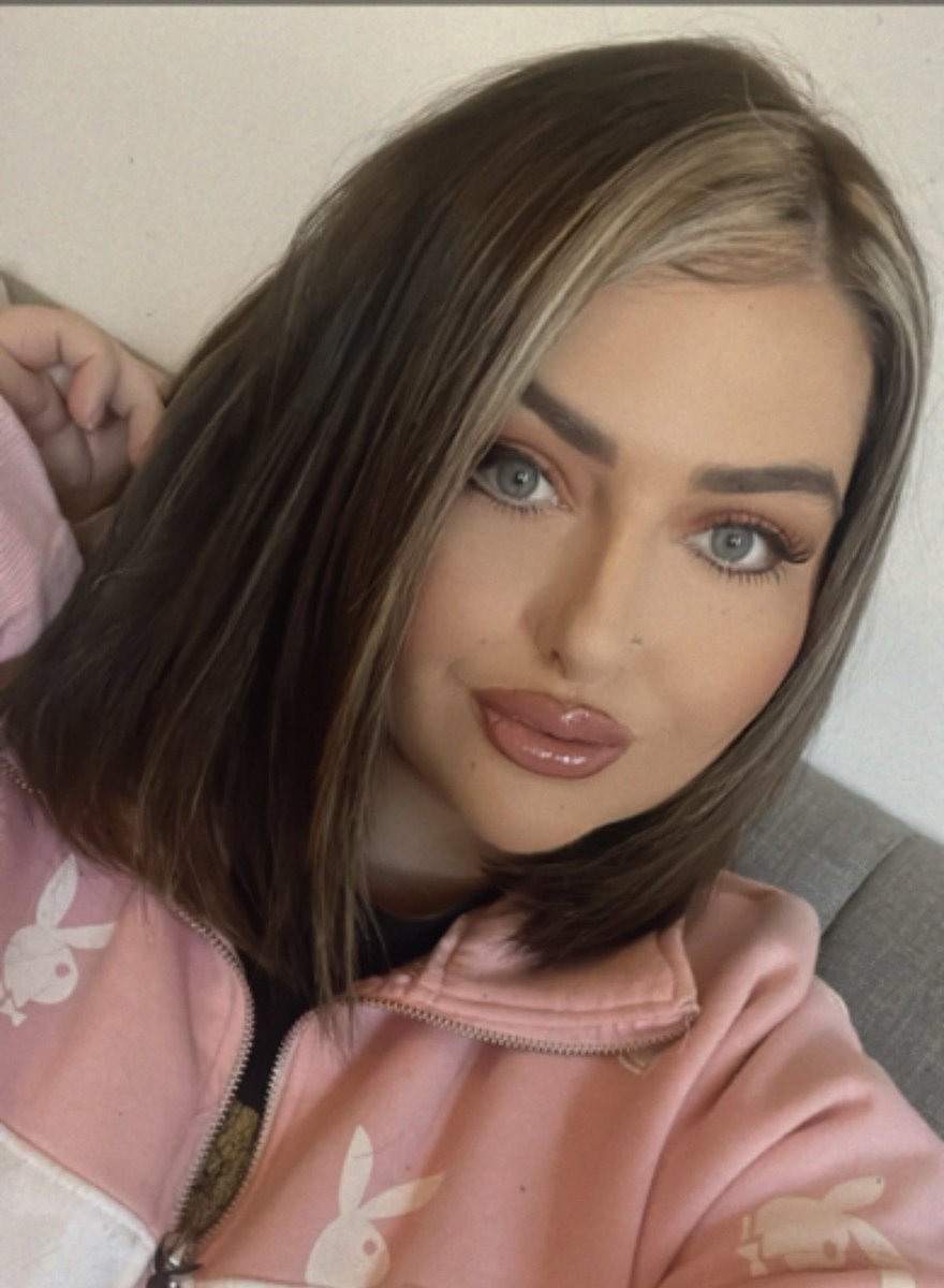 MissAngelFarmer's tweet photo. Ten years of being blonde and I’ve finally gone over to the dark side 🥳🌟 https://t.co/cSAzhLZCoE