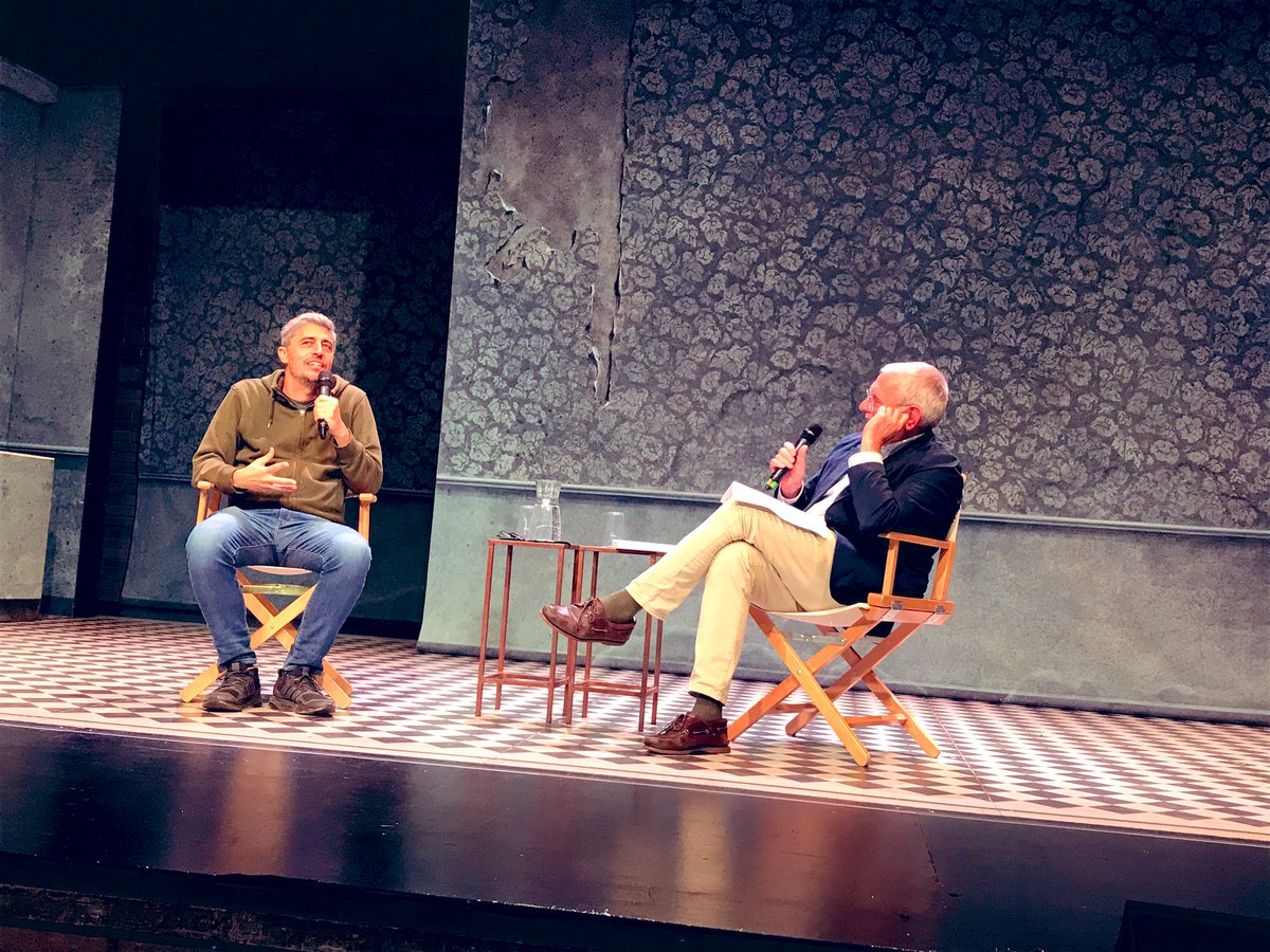 Qui il PODCAST di Chassis #RadioPopolare ieri in diretta dal Castello Sforzesco per #BookCity.
Tra le altre cose le interviste a #MatteoCavezzali (foto 1) e a #Pif (foto dell’incontro bellissimo al Teatro Parenti)  

radiopopolare.it/podcast/chassi…