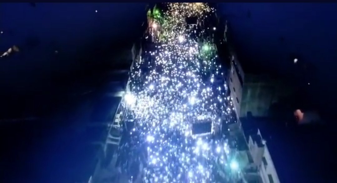 یہ شکار پور سندھ ہے
کچھ سمجھ میں آرہا یے کہ نہں
جے یو آئی کے پاور شونے
(زمان پارک بلٹ پروف قلعے کی دیواروں میں دراڑیں ڈال دی)
ن لیگ مولانا کے ساتھ ہوتے ہوئے سیاست نہں سیکھ سکی ڈرائنگ روم کی کھڑکی سے باہر جھانک بھی لیا کرو طاقت کا ایک مرکز عوام میں بھی ہوتا یے