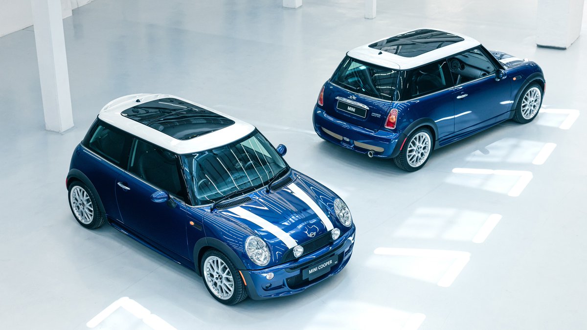 MINI's tweet image. You guessed it! 

It’s The Italian Job MINI Cooper. From gold details on the rear to a *double* steering wheel inside.

Read more on this stunt hero at MINI Insider: bit.ly/3WRkCfn

#ItalianJob #MINI #MINIIcons