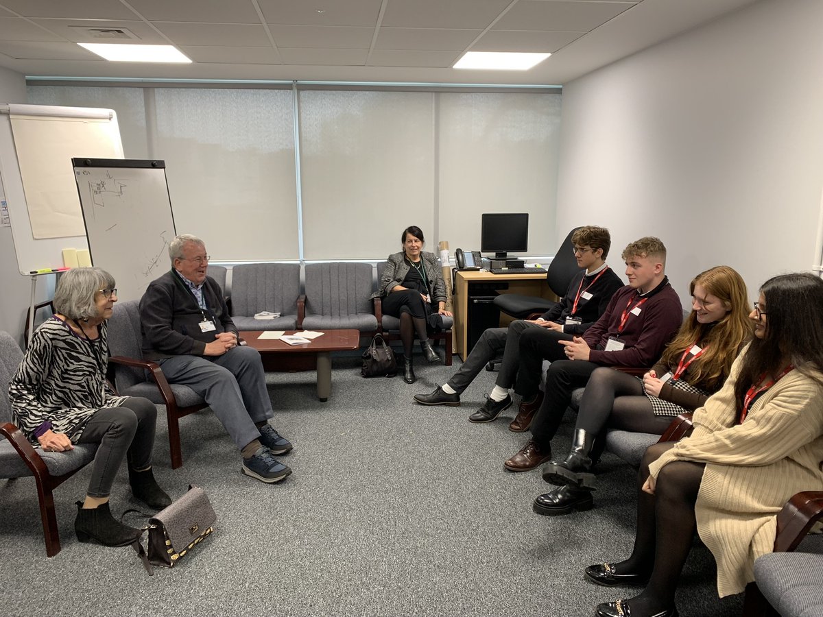 NorthHertsDC's tweet photo. This week, young adults from schools around #NorthHerts visited our main council offices in #Letchworth to meet local councillors, hear from local MPs and learn about the importance of local democracy to celebrate #UKParlimentWeek! ποΈ https://t.co/89OlRH1d8x β https://t.co/haSEtFbHqV