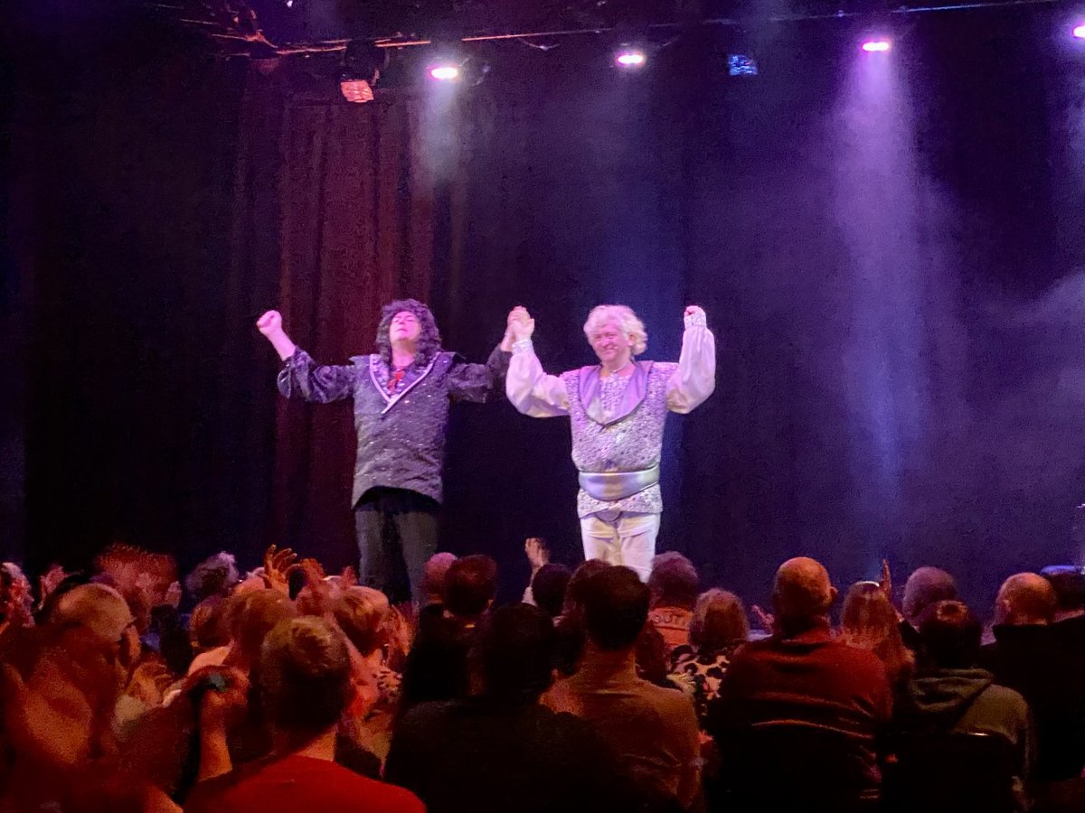 marcthevet's tweet photo. Lovely stuff, as always, last night from the one-and-only @realclintonb at @TOMvenue in #Hove. Proud of my buddy @alexrwinter who's now part of the show, plus the brilliant @RamoneTamine stars as well. Only a few dates left of this tour: https://t.co/4a5WODj5IY #FadingNow #Comedy https://t.co/fCQdcYM0BG