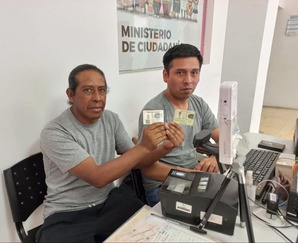 ConsuladoViedma's tweet photo. CUMPLIMIENTO DE PROGRAMA DE DOCUMENTACION A BOLIVIANOS QUE RESIDEN EN EL EXTERIOR.- Se brindó Atención Consular Integral (Consulado y SEGIP) con el objeto de llegar a documentar a nuestros connacionales a partir de la emisión de documentación civil en la Provincia Neuquén https://t.co/Wr59fWfy7c
