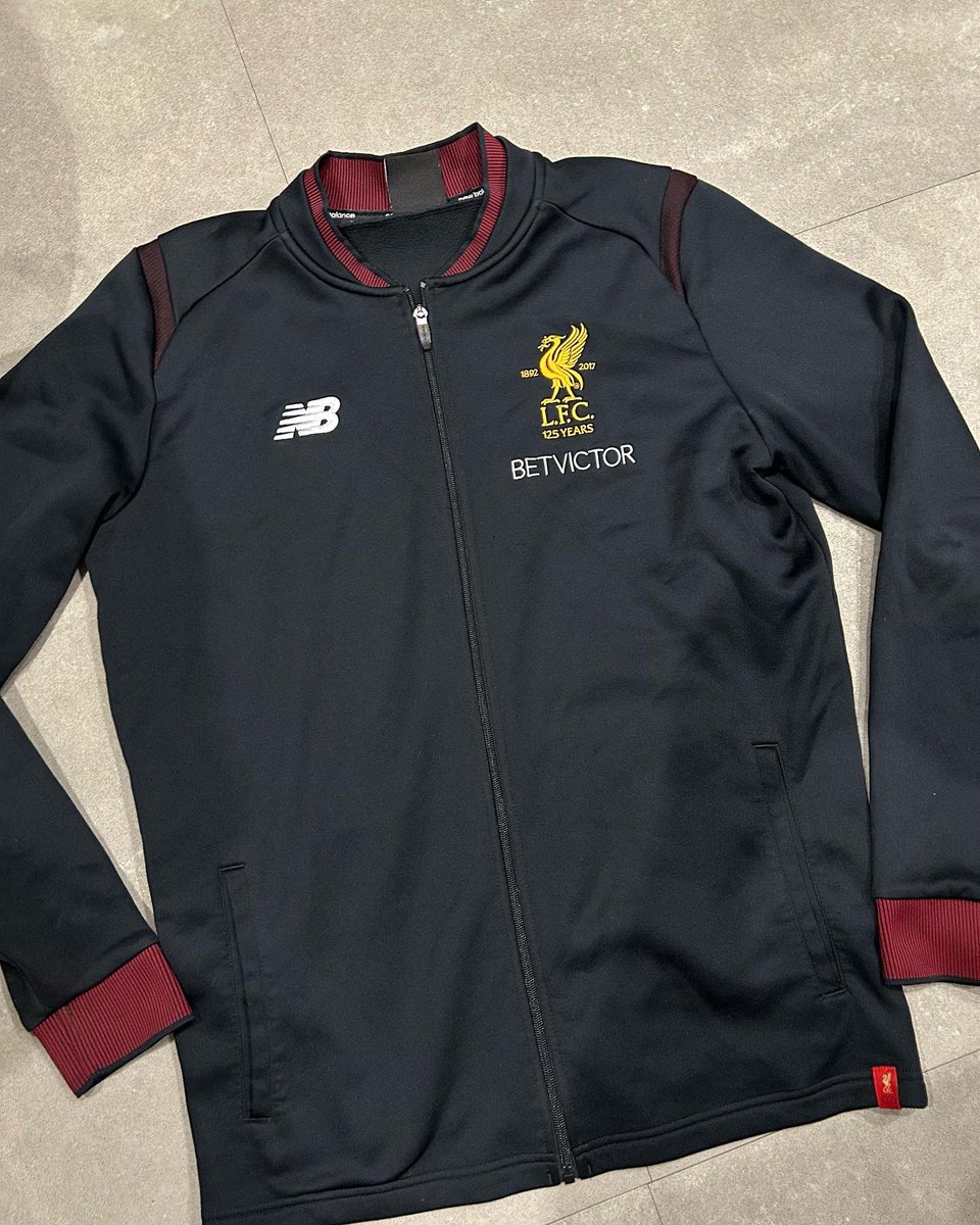 BinsNi's tweet photo. Liverpool FC new balance anthem jacket 

Size XL

£25

Free UK delivery 📦 https://t.co/INsszoFWKi
