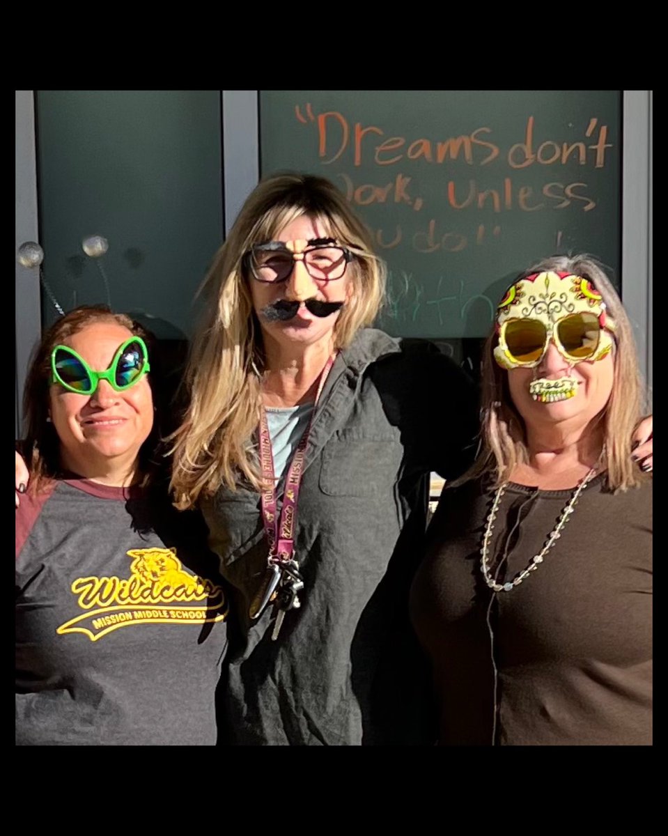 MissionEUSD's tweet image. "... Things are going great, and they're only getting better
I'm doing alright, getting good grades
The future's so bright, I gotta wear shades ..."

#SunglassesDay #SpiritWeek #Timbuk3 😎

instagram.com/reel/ClMZ_CdDW…