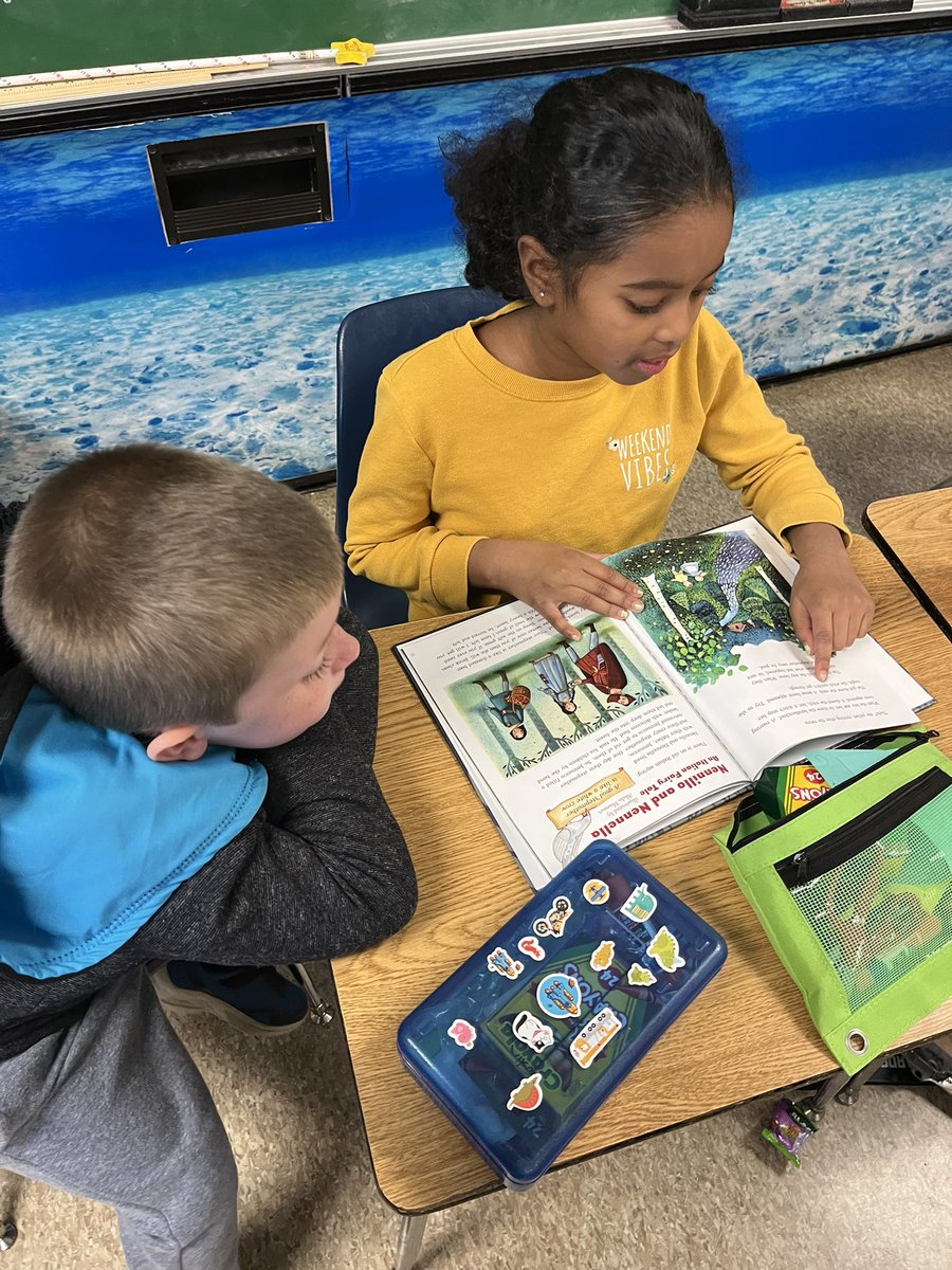 Mrs_Hamilton1st's tweet photo. Book Buddies w/ 4th grade on Friday! @Sthawkins4 @WindsorFarmES https://t.co/ugsaqdnxif