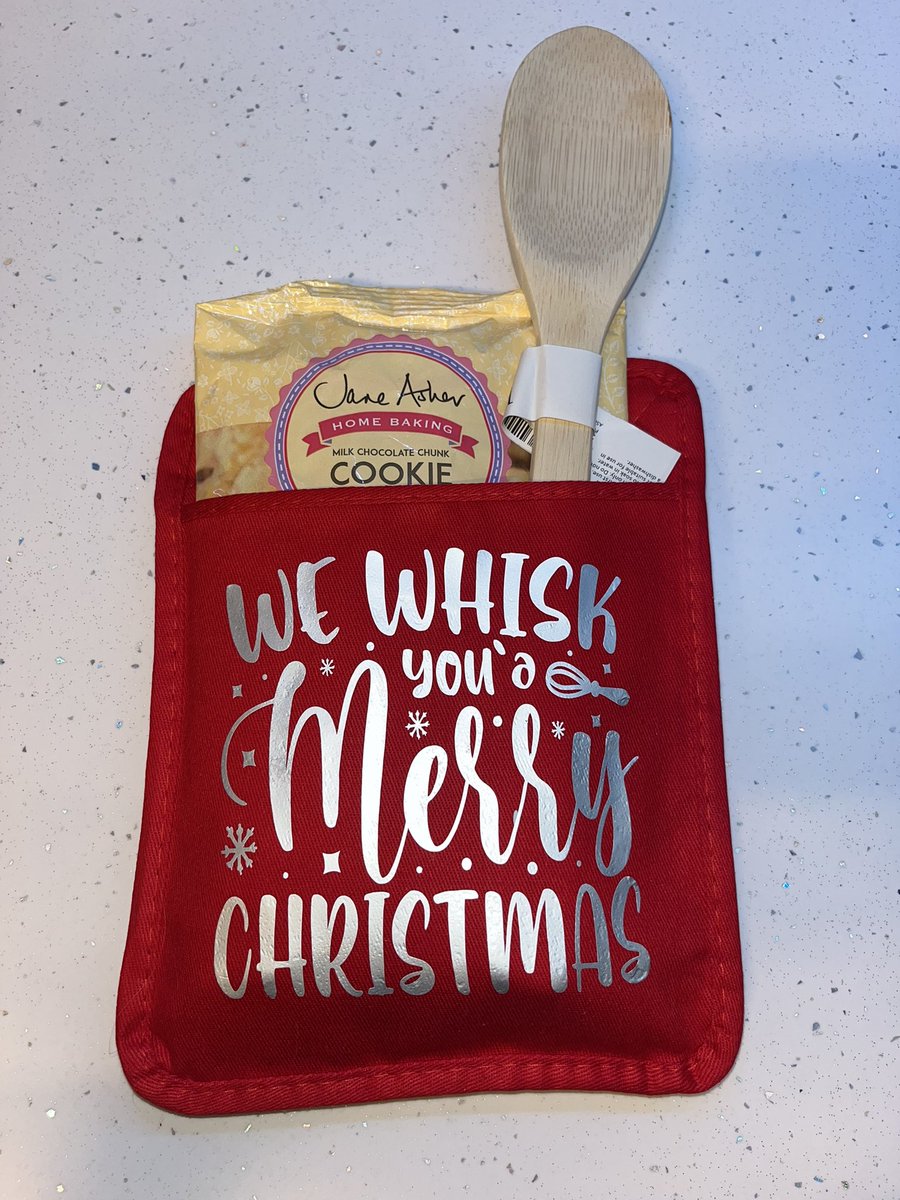 Karena_buck's tweet photo. Hand decorated Christmas Gifts. Includes Red Pot Holder,cookie mix and spoon. £8 https://t.co/3BXMaKHSCu