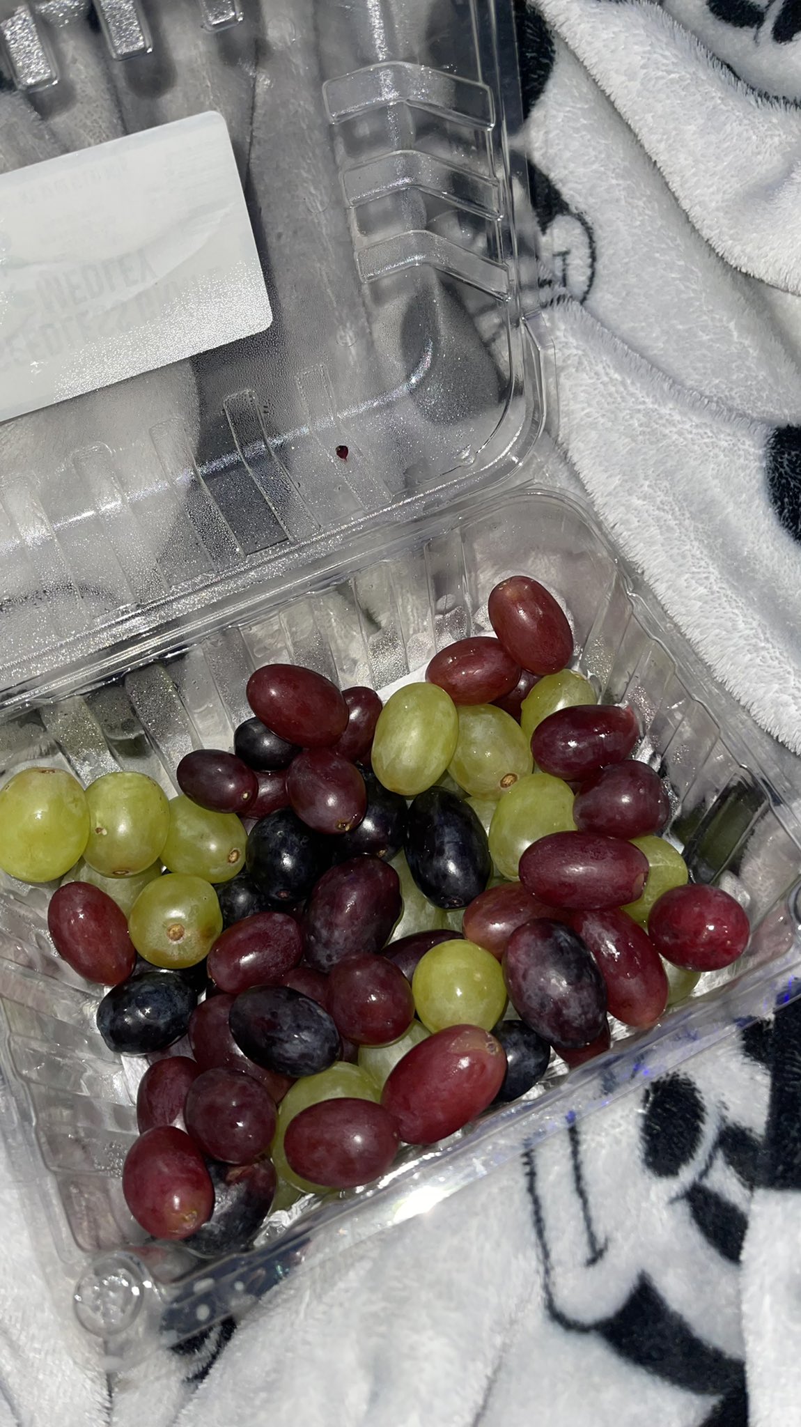 dr. tyler on Twitter "One cup of grapes contains 62 calories, vitamin