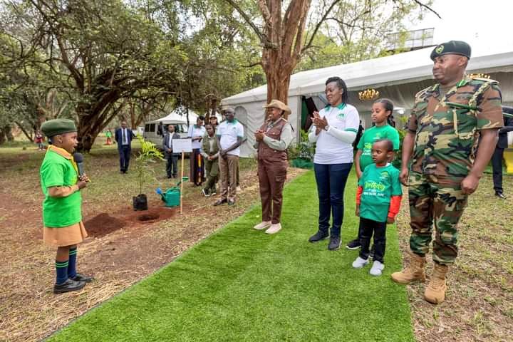Environment_Ke's tweet photo. During the celebrations @MamaRachelRuto led a tree growing exercise where 300 trees were planted, she held a book reading session with children, and donated 300 copies of the book, 'Musala and the Forest', to the children. #TreesForBirthdays #Towards15BillionTrees https://t.co/DpQIXfOEZF