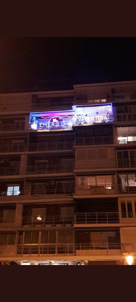 TodayAlcorcon's tweet image. @EU_Commission pide a los vecinos de Parque de Lisboa que cambien su alumbrado navideño a led

"Según ha informado @hardcorcon a la Comisión, es imposible alcalzar el ahorro en toda la Unión del 13,3%, si estos vecinos no se implican"