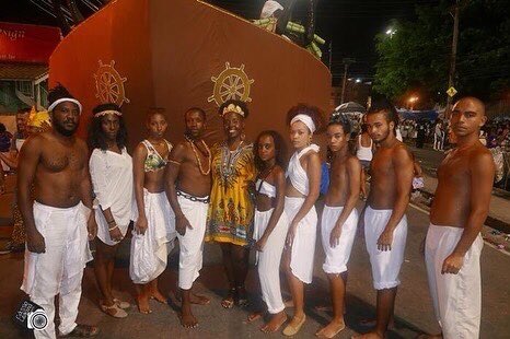 coroadojpa's tweet photo. A voz da negritude não vai se calar ! Dia especial para relembrar o nosso desfile com o enredo “Resistência”, descemos o morro para fazer história na Intendente Magalhães ✊🏾✊🏽✊🏿 

#diadaconsciêncianegra 
#Coroado https://t.co/O1R0CAAyHs
