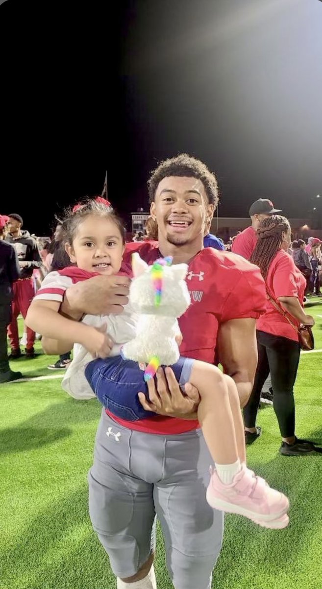 aggiefootball05's tweet photo. Congratulations to (Sr) Talavoutuputoa (Toa) Howard, 5A ALL DESERT LEAGUE - 1st Team (DE). 34 Tot Tacks (23 Solo/11 Asst), 3 SACKS, 2 Caused FUM &amp; 1 FR TD. Highlights: https://t.co/Gu9ZjvcMTU https://t.co/TyarPUWbCA