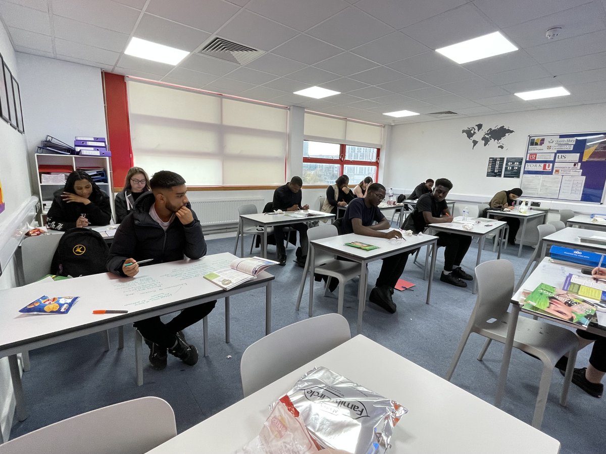 Harris Tottenham Sixth Form tweet media