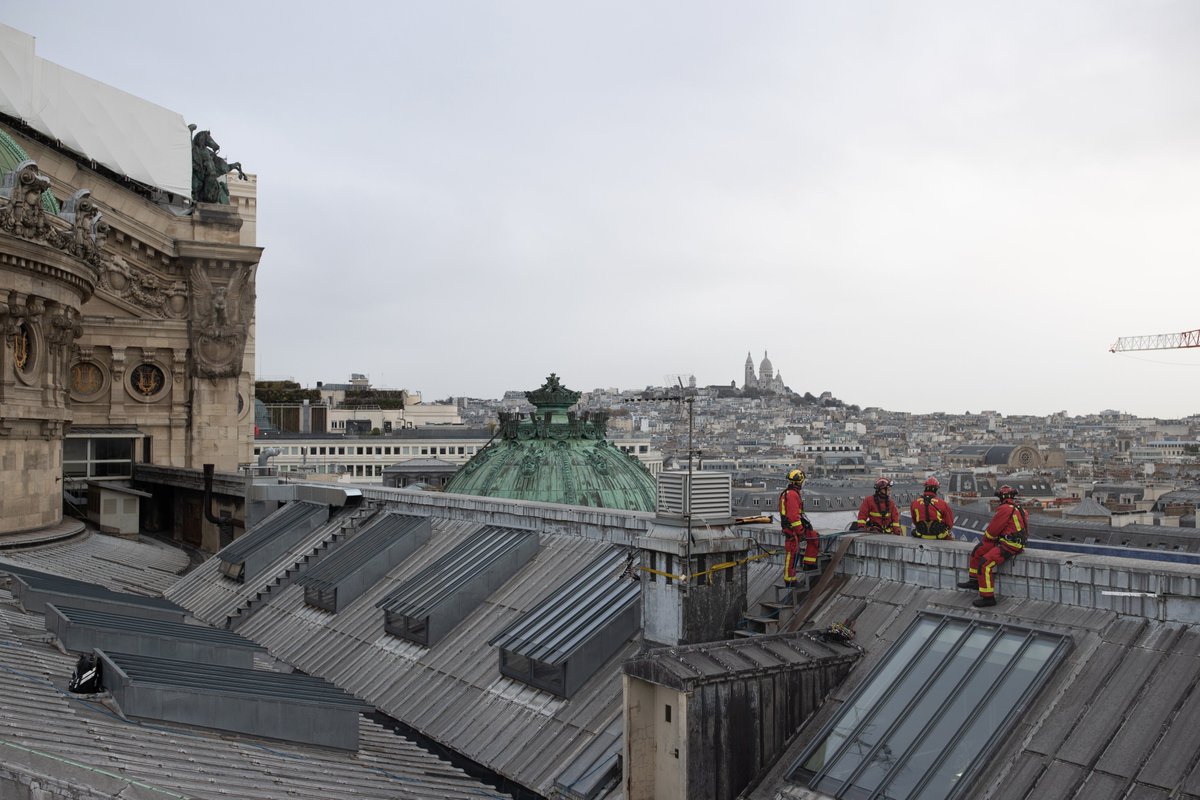 PompiersParis's tweet image. Ce matin, les pompiers de Paris ont mené un exercice d&apos;ampleur dans un des lieux les plus célèbres au monde: le Palais Garnier 🎭
En plus d&apos;assurer la protection de la population, la BSPP assure également la sécurité des œuvres d&apos;art et des lieux historiques de la capitale.