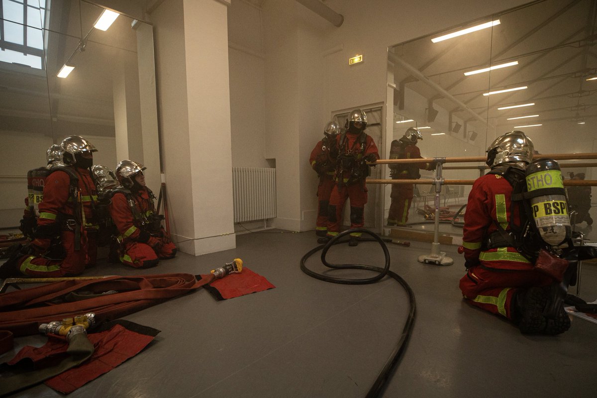 PompiersParis's tweet image. Ce matin, les pompiers de Paris ont mené un exercice d&apos;ampleur dans un des lieux les plus célèbres au monde: le Palais Garnier 🎭
En plus d&apos;assurer la protection de la population, la BSPP assure également la sécurité des œuvres d&apos;art et des lieux historiques de la capitale.