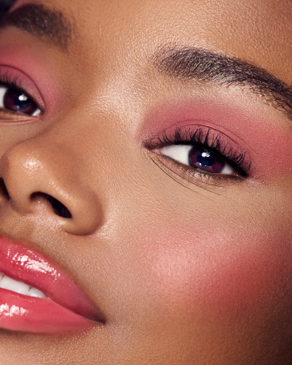 A pop of pink makes all the difference 💗 Show off a dreamy monochromatic like this one at Friendsgiving or your next Holiday party! 

Grab your favorite shade of Maxi Blush and get started ✨