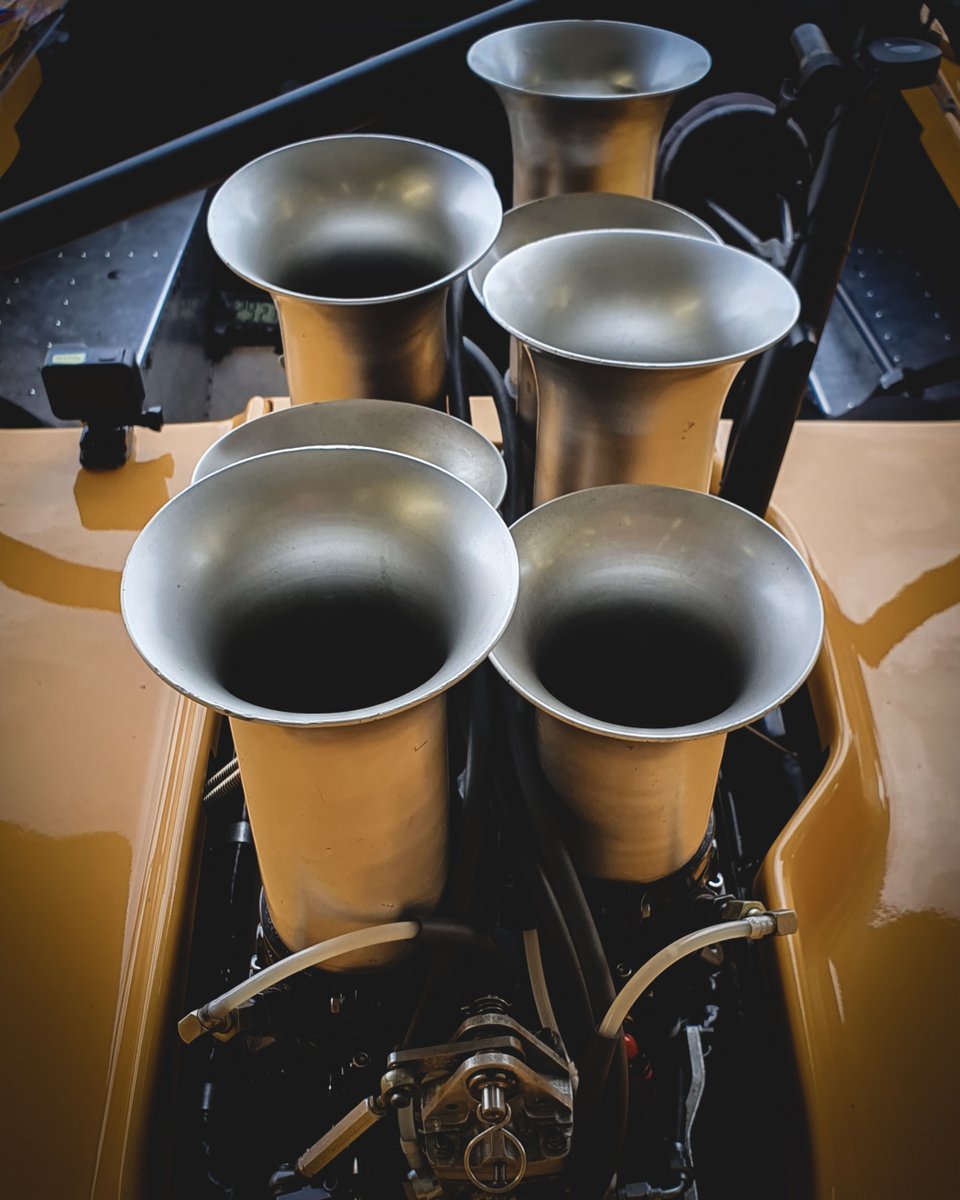 ITGairfilters's tweet photo. This Mclaren M8F was originally 9.6L. This engine runs without a filter, I can't say we recommend this, but it looks fantastic. Not everyone wants a filter, but they do want some ram pipes (we sell them too…)
#carburettors #airfilter #enginebuild #itgairfilters #itgfilter https://t.co/YMhuN3zjFq