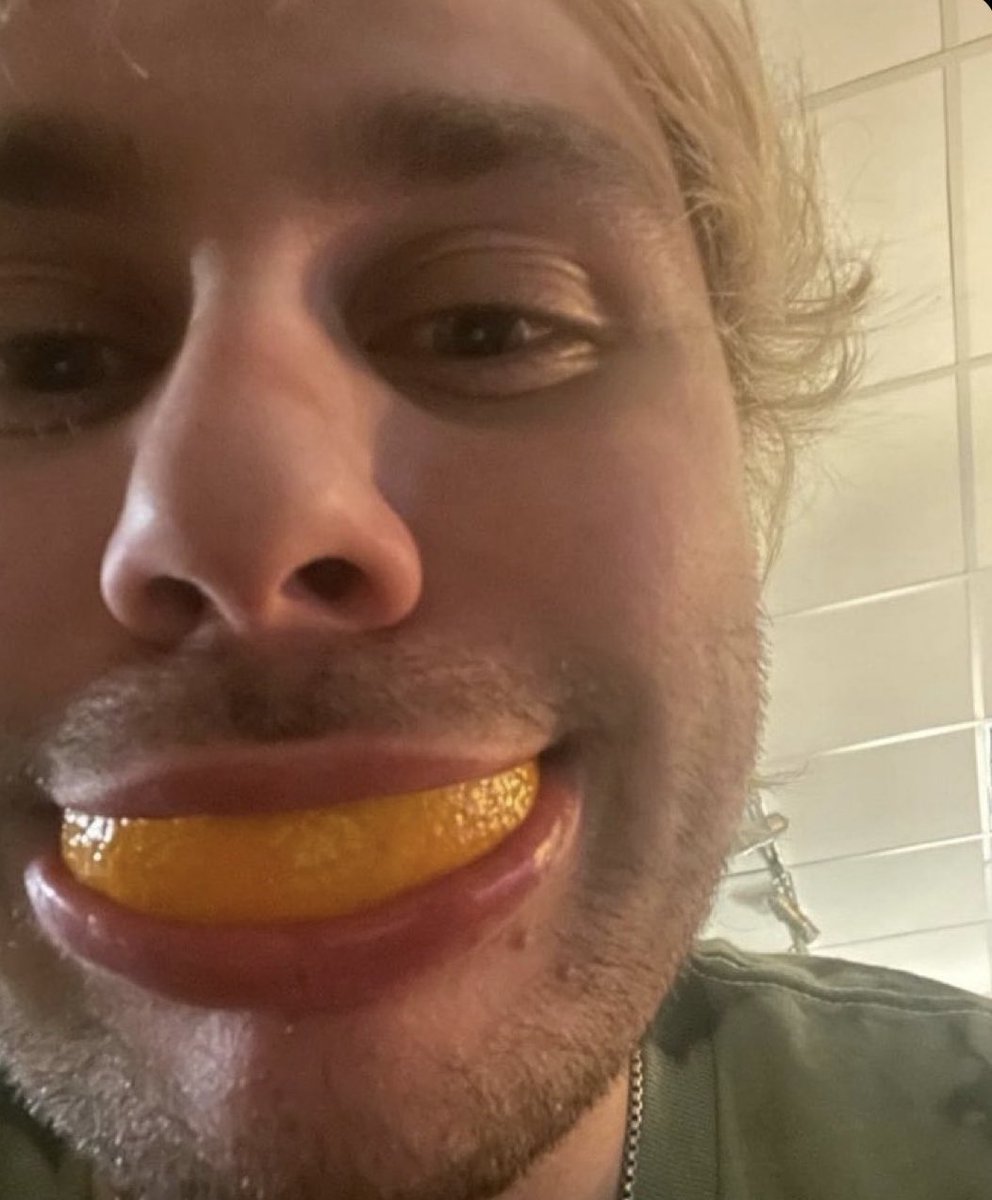 greenblue866's tweet photo. happ birth @Michael5SOS https://t.co/3WySb8RKqL