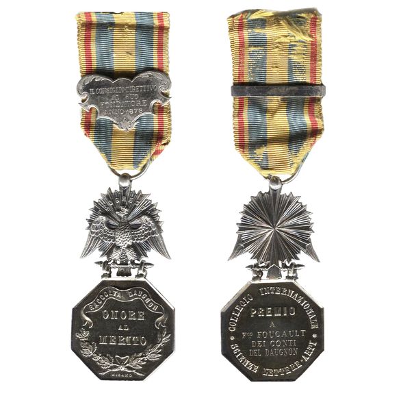 annuarionobilta's tweet photo. #Medaglia d'#onore del Consiglio direttivo della "#RaccoltaDaugnon" al suo fondatore Francesco dei conti #Daugnon (1878) e da questi donata all'#AnnuariodellaNobiltàitaliana. #faleristica #medaglie #araldica #nobiltà #genealogia #storia #cultura https://t.co/w7yCbKC3zE