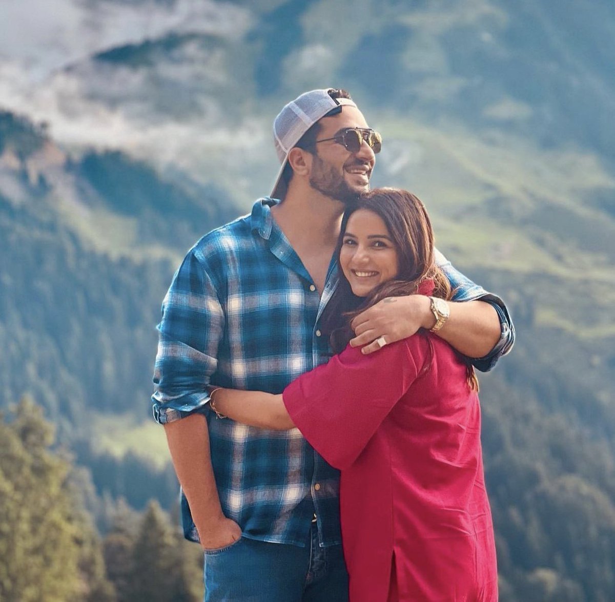 RatherNazaket's tweet photo. #AlyGoni &amp; #JasminBhasin Looking Cute 🥰 https://t.co/255DQ4McYq