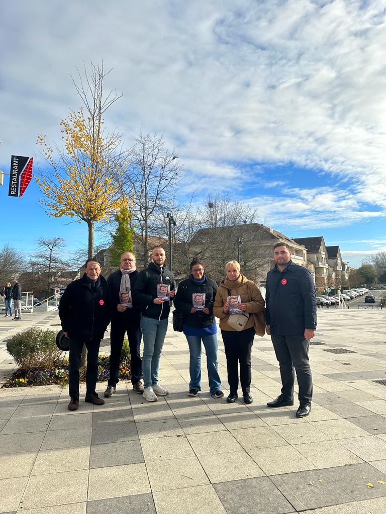 LREM78310's tweet photo. Le comité Renaissance de #Maurepas sur le marché hier à l'écoute des habitants. https://t.co/fwkAja7z7f