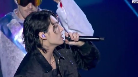 vminiecats's tweet photo. —  #JUNGKOOK cantando #Dreamers en la ceremonia de apertura de la Copa Mundial en Qatar 2022. 

#JUNGKOOKxFIFA #JungkookAtFIFAWorldCup https://t.co/ha4b4gK51C