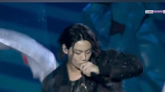 vminiecats's tweet photo. —  #JUNGKOOK cantando #Dreamers en la ceremonia de apertura de la Copa Mundial en Qatar 2022. 

#JUNGKOOKxFIFA #JungkookAtFIFAWorldCup https://t.co/ha4b4gK51C