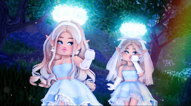 winter halo 2018 giveaway! ❄️

— follow me + <a href="/sadvib3zzz/">ashley</a> w/🔔
— like &amp; retweet 
— stay active 

#royalehigh