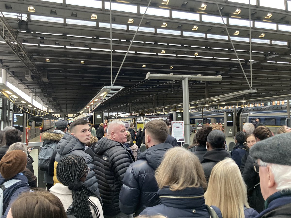 CharlotteAM's tweet photo. @EastMidRailway keeping crowds of people kettles with no communication while trains disappear from the screens is dangerous! https://t.co/pwyQDkdGuY