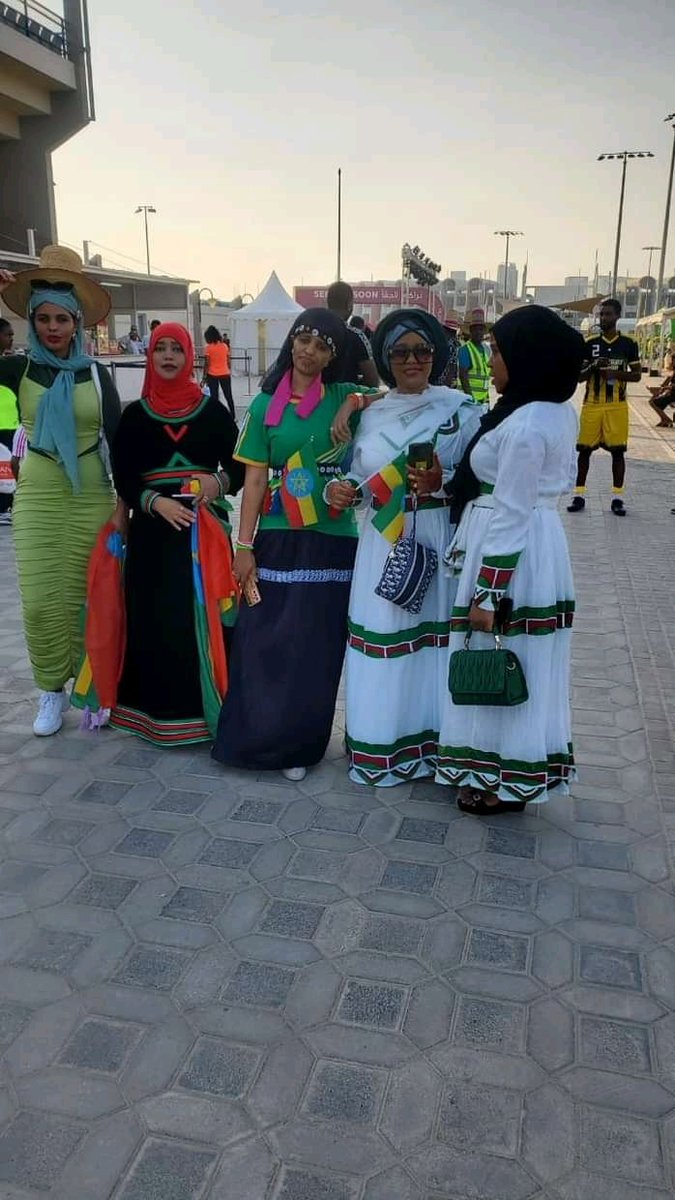 XIPqPUmLaYtFNhF's tweet photo. በዱባይ የኢትየጵያ ቀን ላይ #ወለኔዎች በባህል ልብሳቸው  ደምቀ��
እኛ ወለኔ ነን የራሳችን ቋንቋ ባህል ታሪክ ያለን https://t.co/mVg6cbiTPP